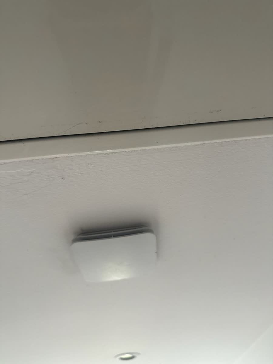 Bouche de ventilation neuve au plafond