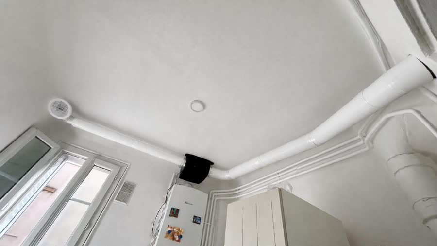 VMC et conduits posés dans un logement