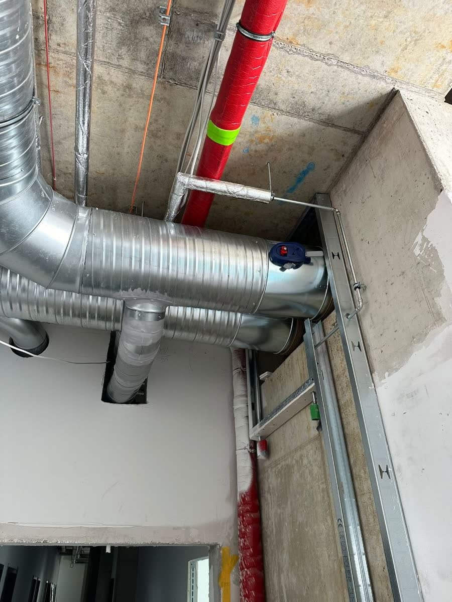 Raccordements de gaines en plafond